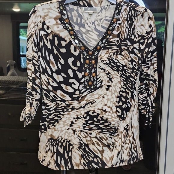 JM COLLECTION TOP - Picture 2 of 8